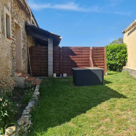 Apartamento Le Gite De La Badassiere Forcalquier Exterior foto